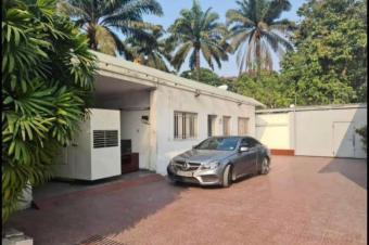 Parcelle  vendre  Gombe avec une grande maison